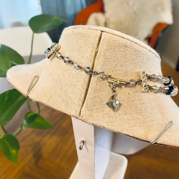 Vintage double strand crystal beaded necklace in shades of purple. - Picture 3 of 5